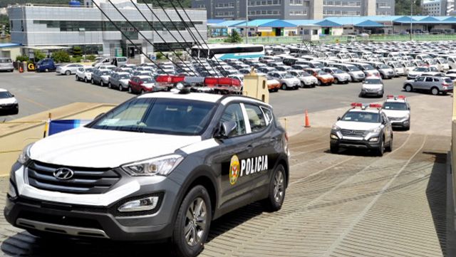 Από το εργοστάσιο του Ούλσαν φεύγουν αυτοκίνητα για περίπου 200 χώρες. Όπως για παράδειγμα αυτά τα Santa Fe για την αστυνομία του Περού.
