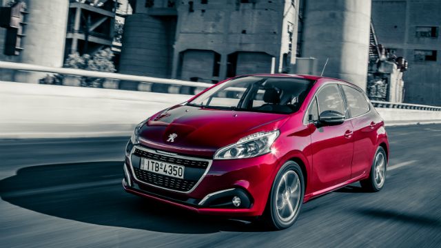 CAR003_CLIOvs208_00009