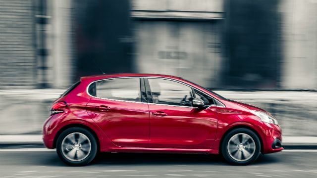 CAR003_CLIOvs208_00016