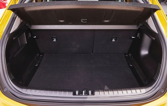 Kia-Stonic-i640tall