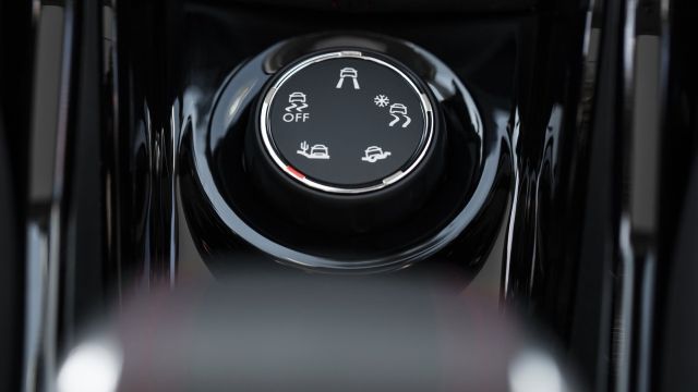 Peugeot-2008-grip-control640