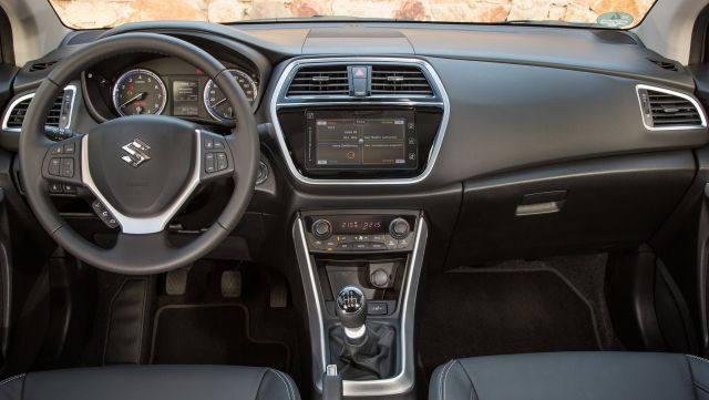 Suzuki-SX4-S-Cross-2016-e640