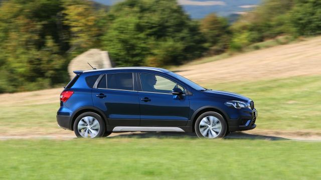 Suzuki-SX4-S-Cross-2016-c640