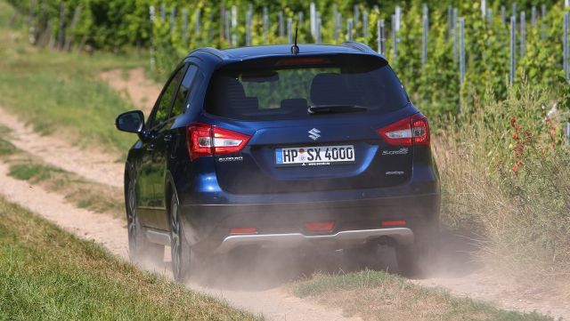 Suzuki-SX4-S-Cross-2016-d640
