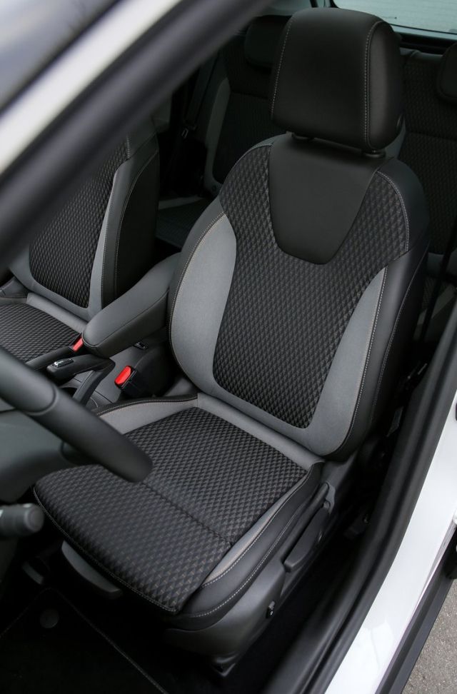 Opel-Crossland-X-official-m640tall