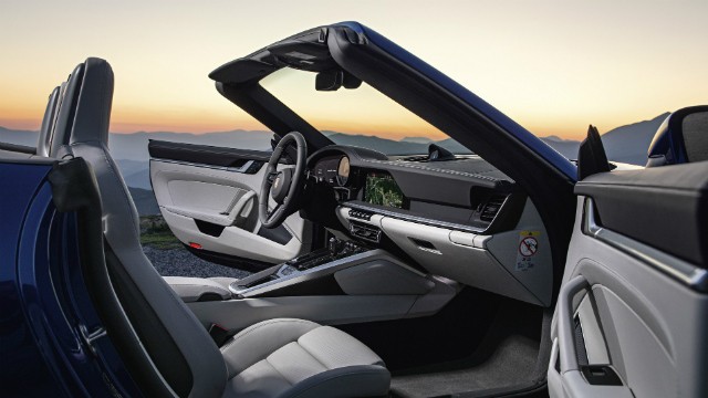 0ed518c0-2020-porsche-911-convertible-8