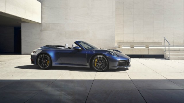 493152c2-2020-porsche-911-convertible-2