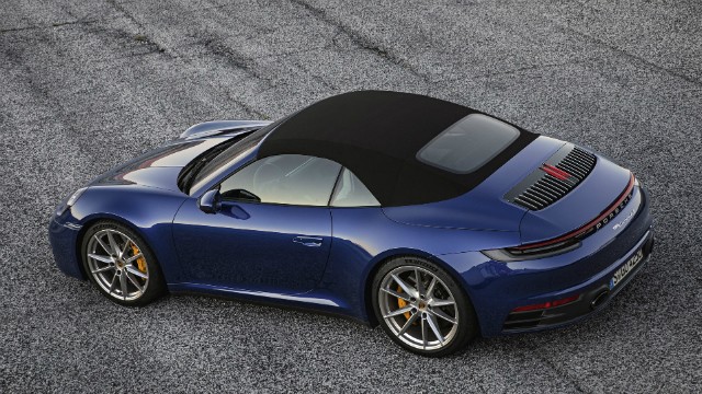 98adf9e2-2020-porsche-911-convertible-10