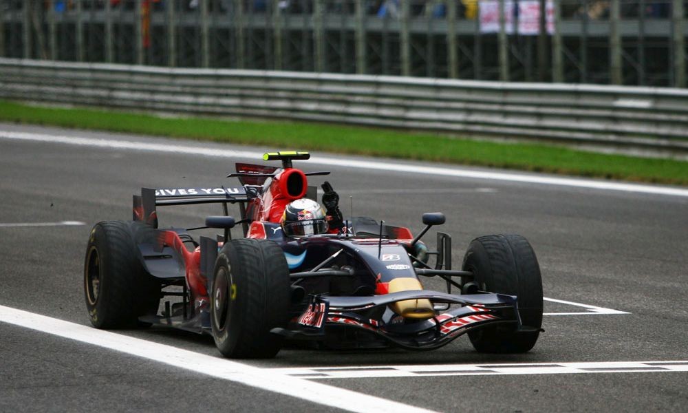 vettel_monza08_finish1000x600