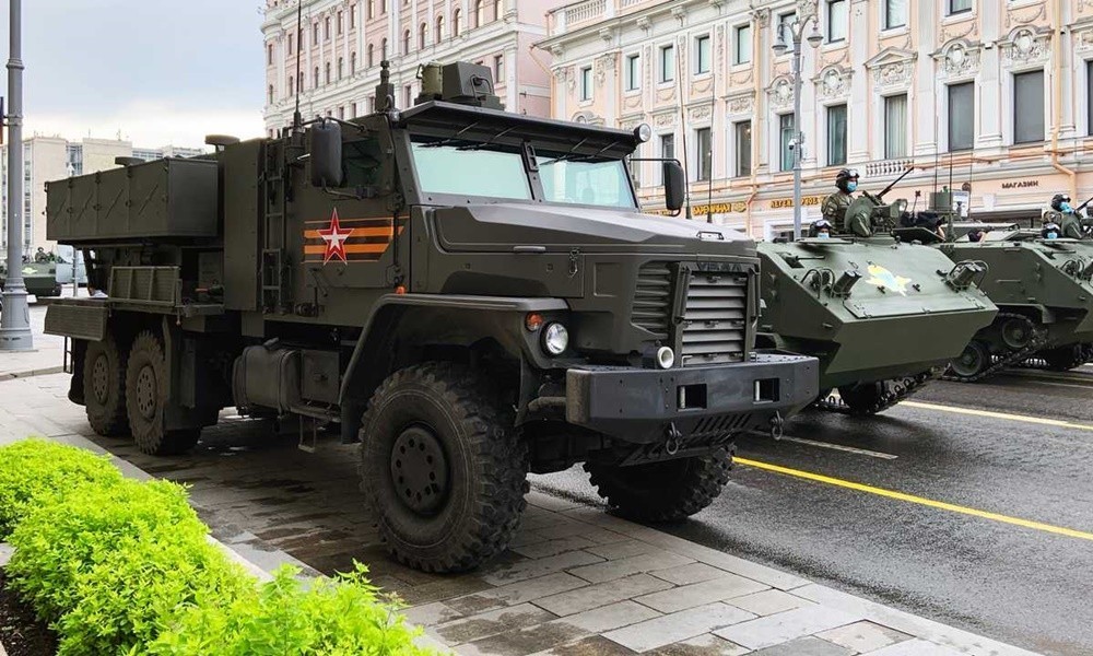 Δείτε τα εντυπωσιακά Ρωσικά στρατιωτικά οχήματα που είναι έξω από το Κίεβο