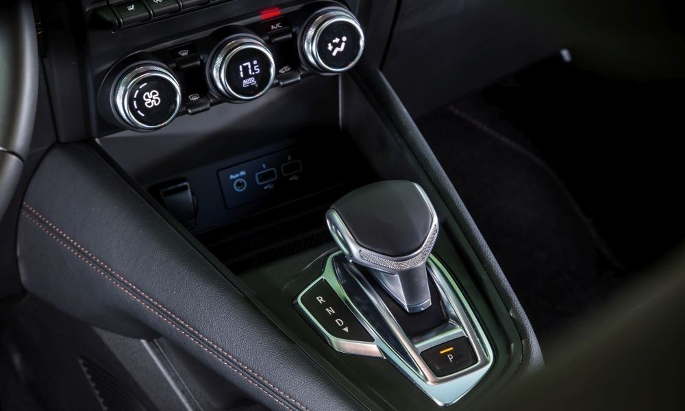 Renault-Captur-Initiale-interior-b1000x600