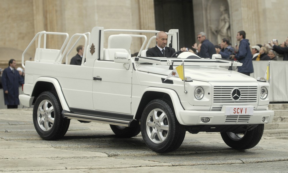 Mercedes_GClass_Popemobile3