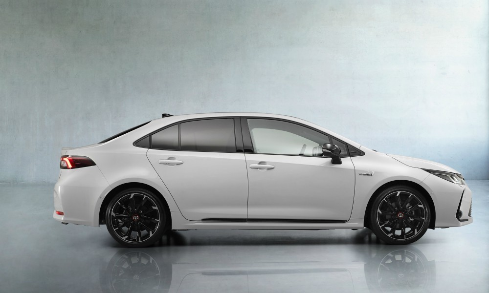 Toyota_Corolla_GRSport2