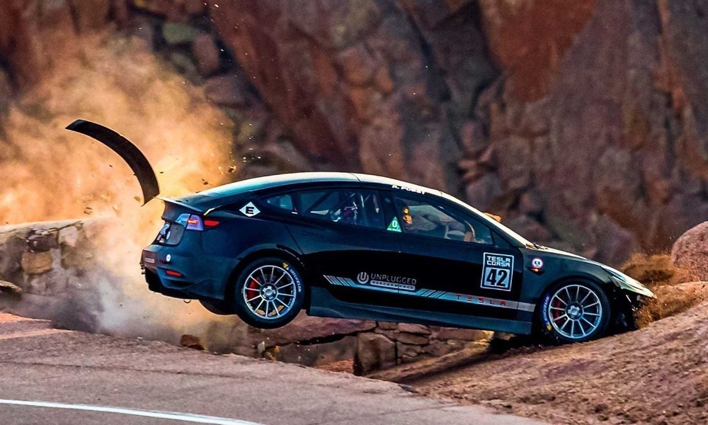 tesla model 3 pikes peak crash