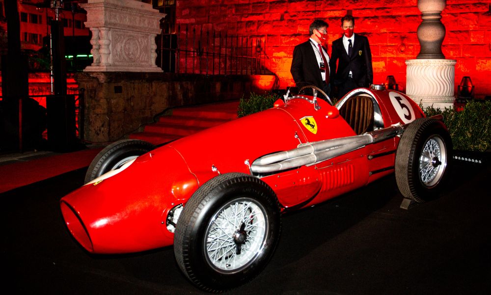 ferrari-1000gp-Piazza-della-Signoria-firenze-b1000x600