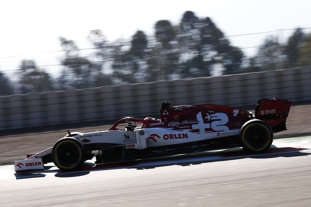 kimi-barca2020test-pirelli-b1000x667
