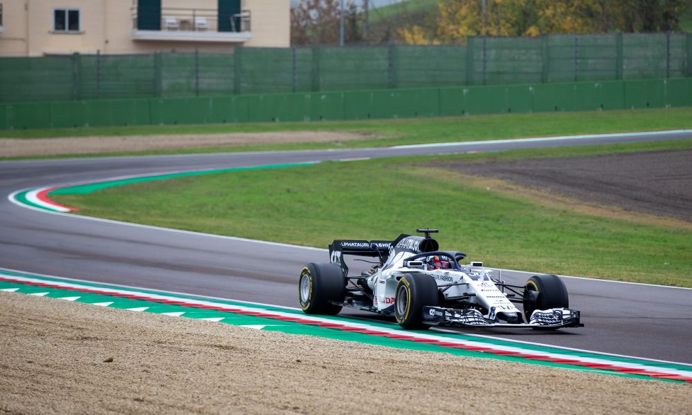 tsunoda-imola-str13-test-h1000x600