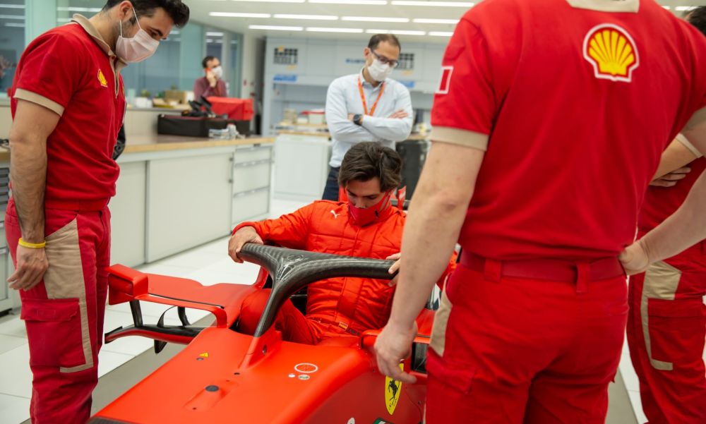 sainz-ferrari-1st-day-d1000x600