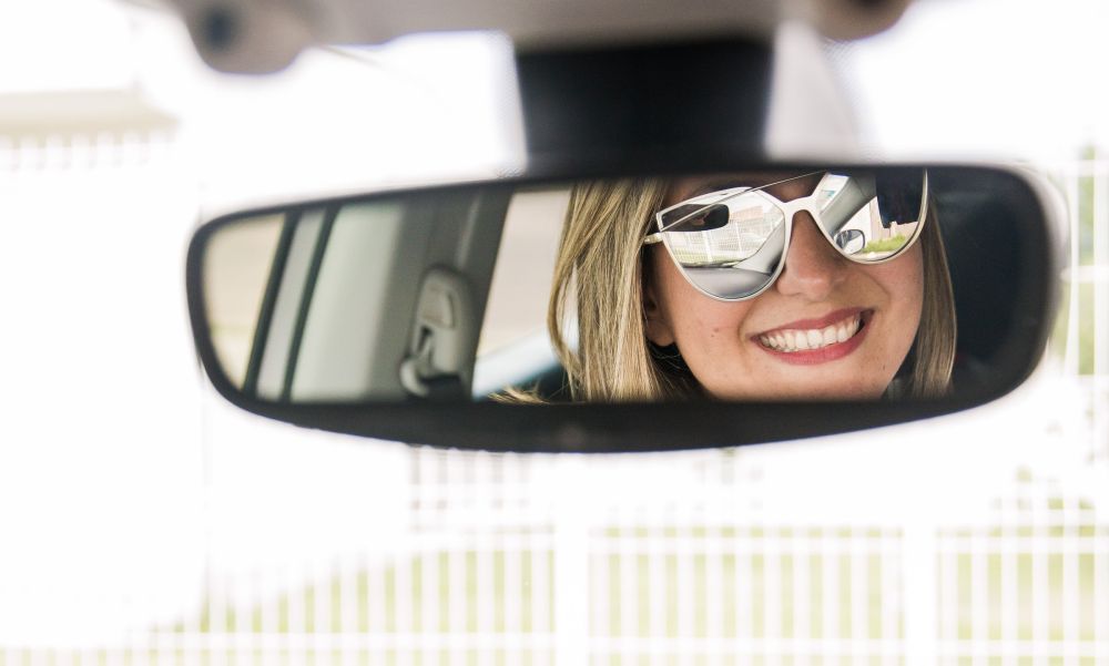 woman-driving-junior-reis-DalC-BpYvc8-unsplash1000x600