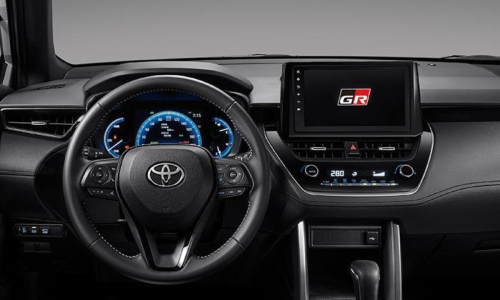 Νέα Toyota Corolla Cross GR Sport: Υπερυψωμένη και σπορτίφ