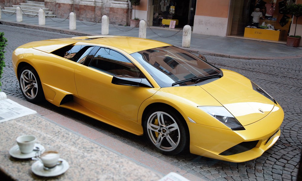 Ελλάδα: Σαρώνουν οι πωλήσεις Ferrari, Lamborghini, Porsche