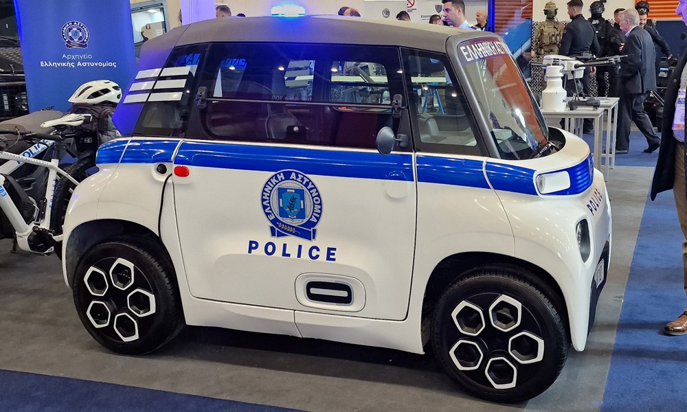 230510210907 Citroen ami police car