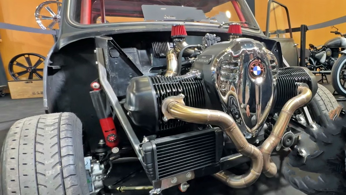 Χωράει ο boxer της BMW R18 σε ένα κλασικό Mini; (+video) - NewsAuto.gr