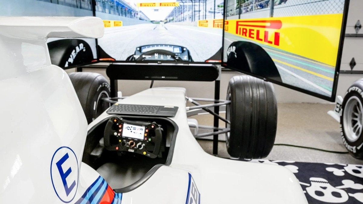 Williams Sim Racing Wheel Πόσα «έπιασε» ένας επαγγελματικός simulator με τα παλιά χρώματα της ...