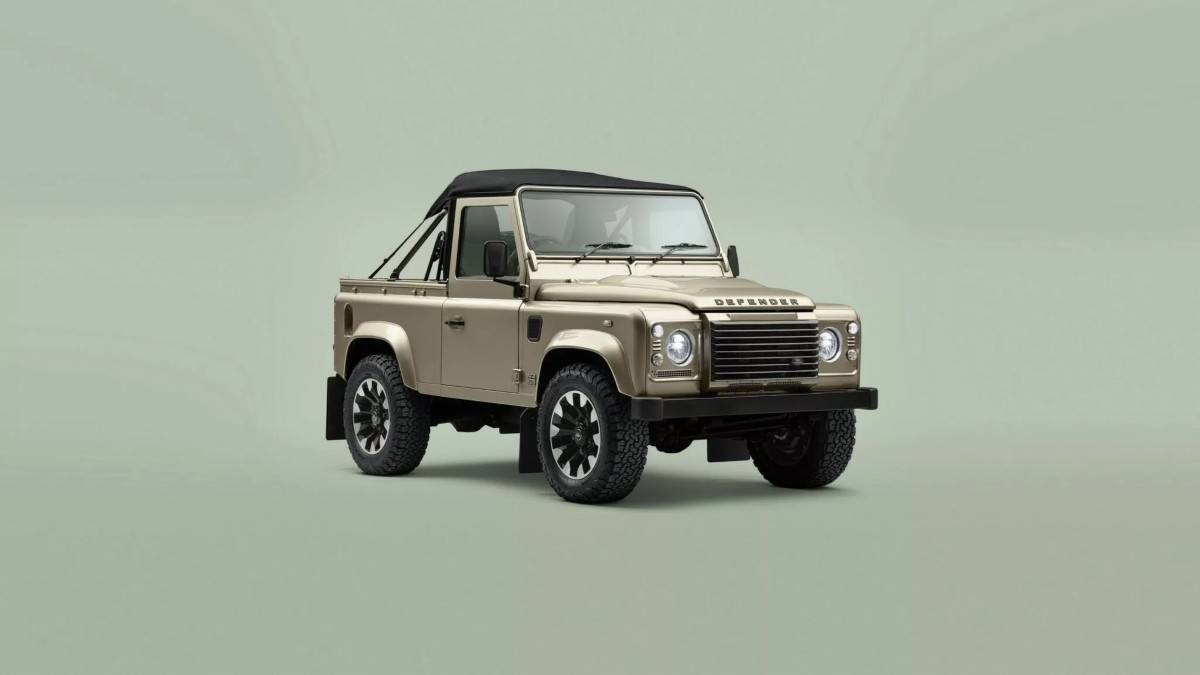 Η Land Rover Classic αναβιώνει το Defender με την μαλακή οροφή