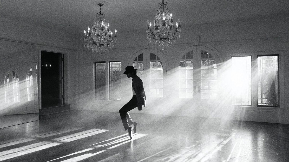 Το καλύτερο moonwalk κερδίζει την Mercedes-Benz του Μάικλ Τζάκσον